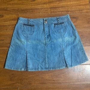 Y2k blue denim skirt with a pleated front and back pockets